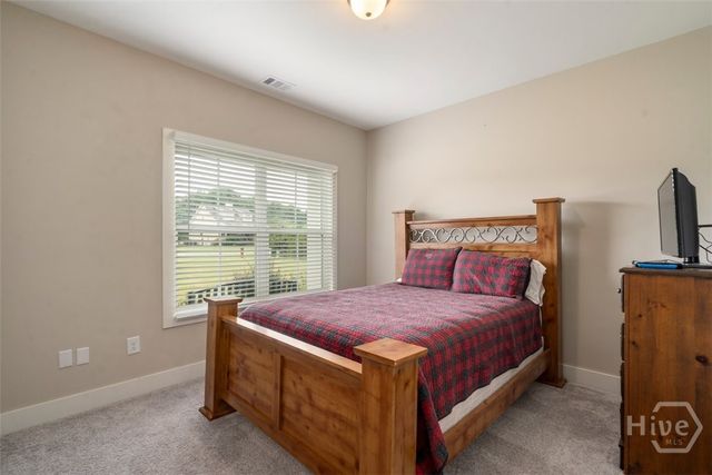 212 Live Oak Ln, Comer, GA 30629
