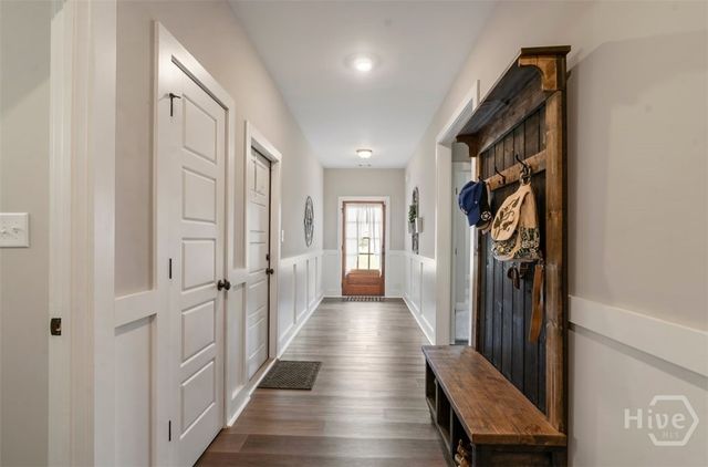 212 Live Oak Ln, Comer, GA 30629