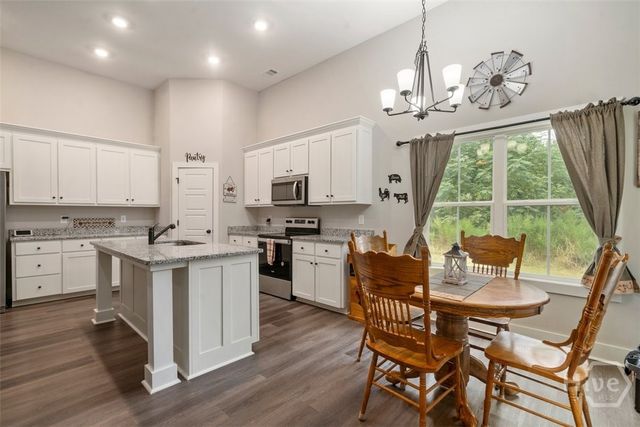 212 Live Oak Ln, Comer, GA 30629