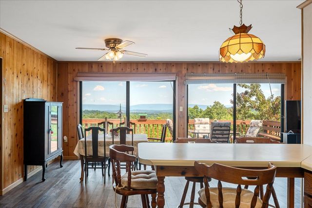685 N MAPLE DR, Mt Jackson, VA 22842