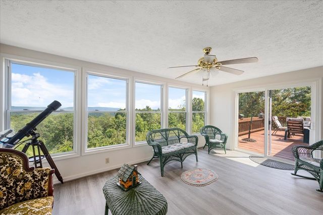 685 N MAPLE DR, Mt Jackson, VA 22842