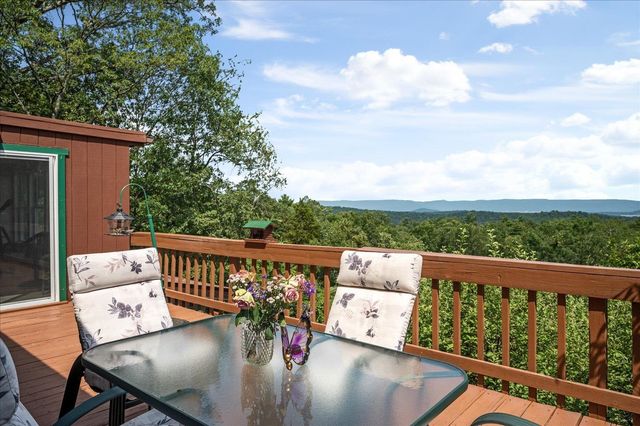 685 N MAPLE DR, Mt Jackson, VA 22842