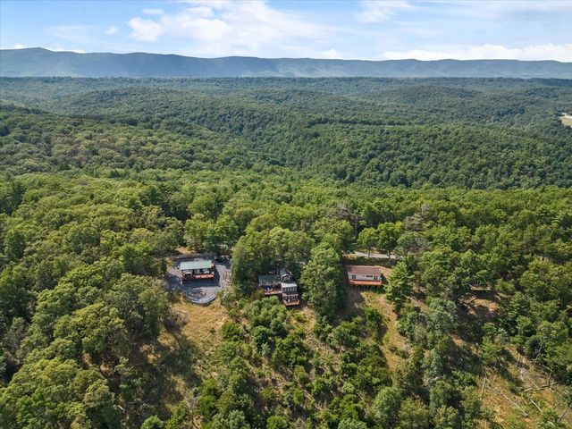 685 N MAPLE DR, Mt Jackson, VA 22842