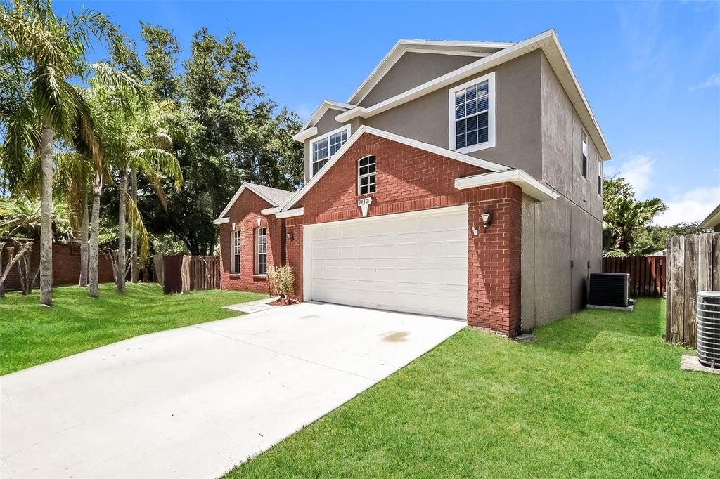 Image 2 of property listing at 14401 KRISTENRIGHT LANE, Orlando, FL 32826