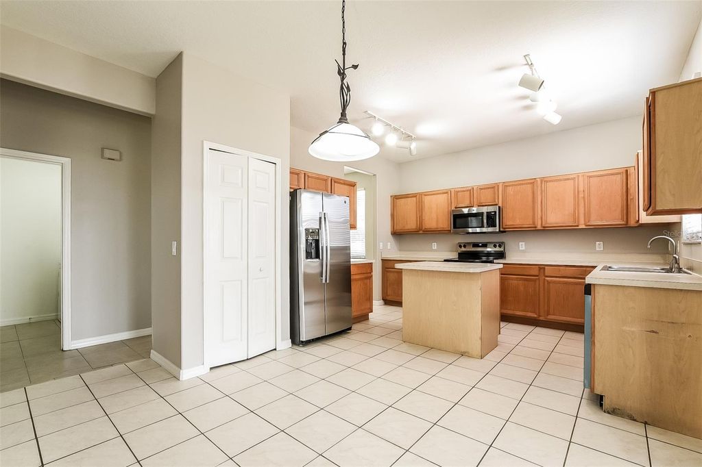 Image 11 of property listing at 14401 KRISTENRIGHT LANE, Orlando, FL 32826