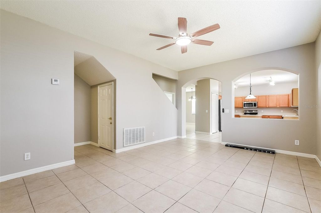 Image 6 of property listing at 14401 KRISTENRIGHT LANE, Orlando, FL 32826