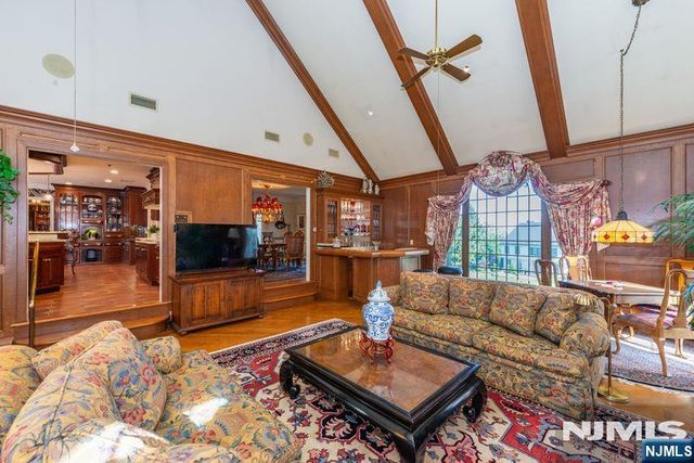 45 Cheryl Hills Drive, Hawthorne, NJ 07506