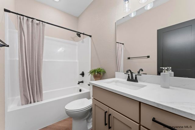 2226 PACK SADDLE RD, Cheyenne, WY 82007