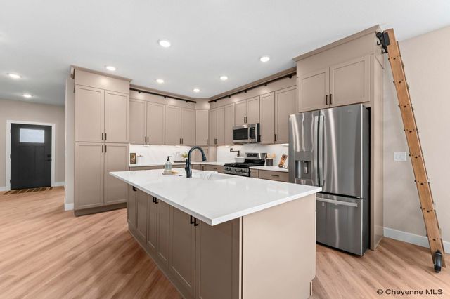 2226 PACK SADDLE RD, Cheyenne, WY 82007