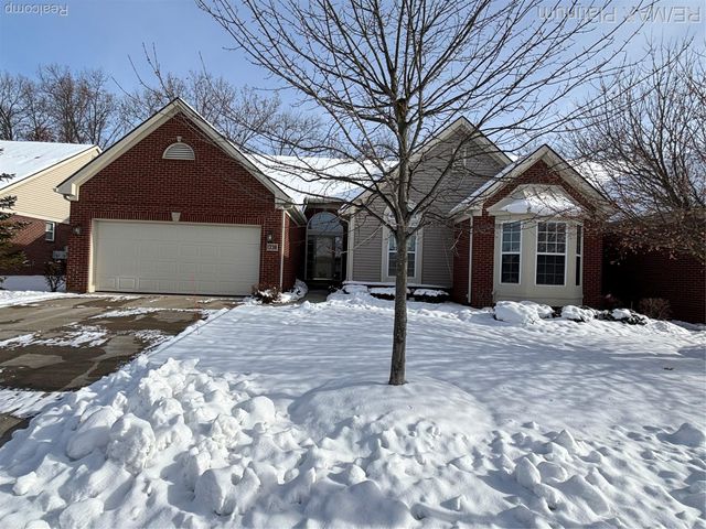 1338 Andover Circle, Commerce Charter Township, MI 48390