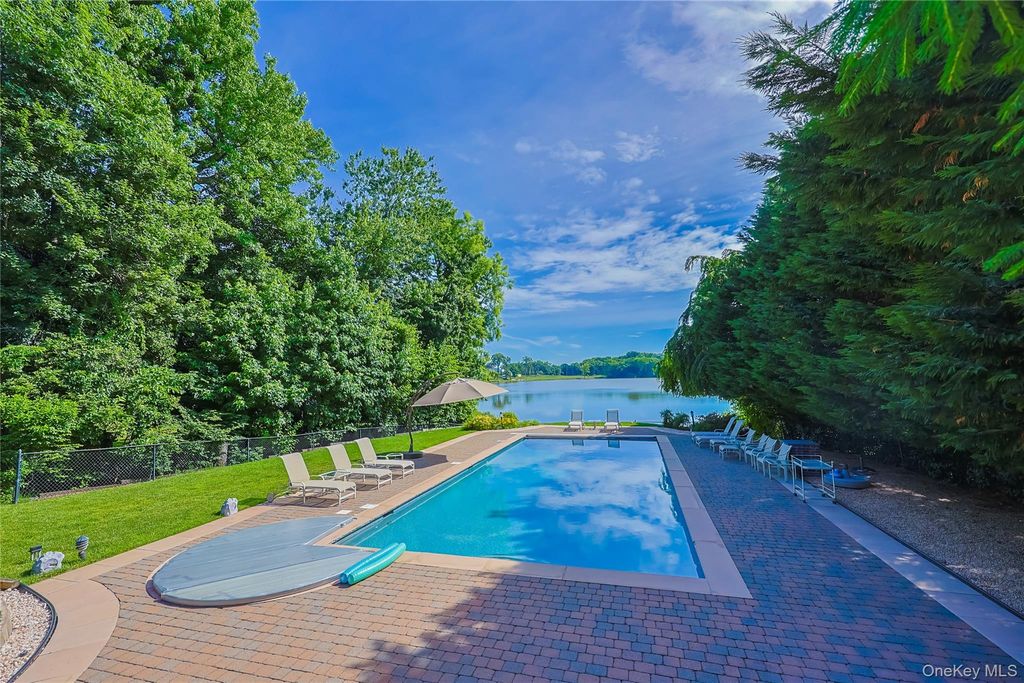 21 Lake Rd, Lake Success, NY 11020 — exterior