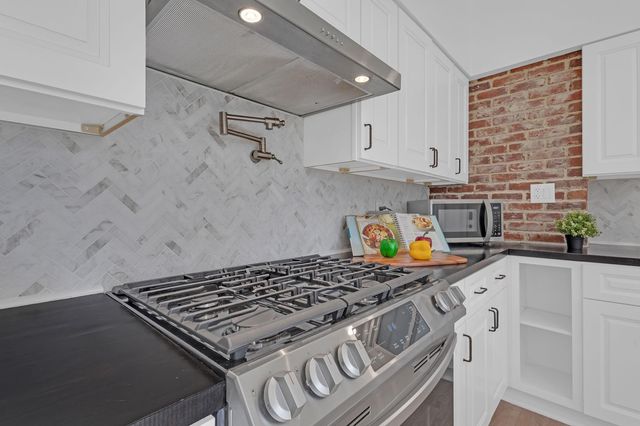 30 Clark Place, Columbus, OH 43201