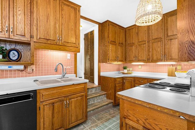 2327 E 4th Street, Duluth, MN 55812