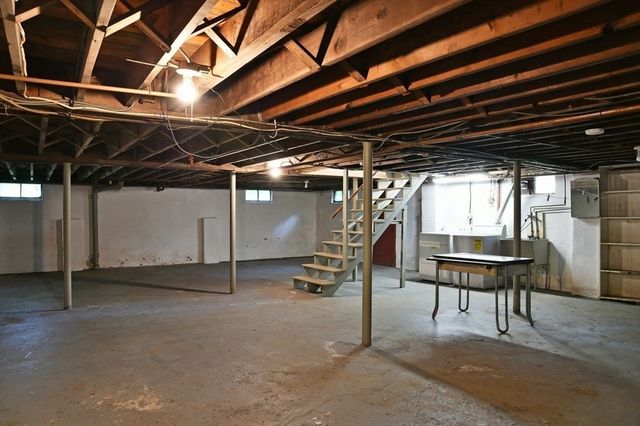 11 Almon Ave, West Springfield, MA 01089