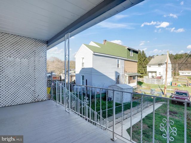 132 WATER ST, New Philadelphia, PA 17959