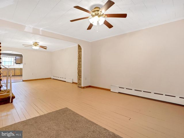 132 WATER ST, New Philadelphia, PA 17959