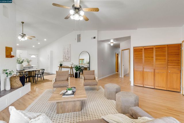 3882 Chestnut Ave, Concord, CA 94519