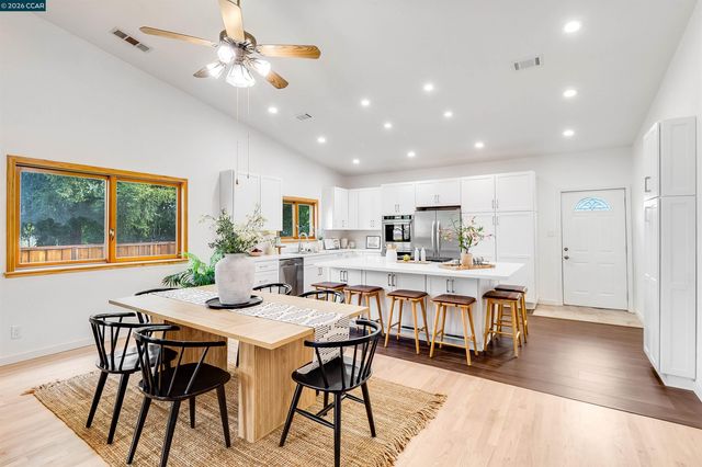 3882 Chestnut Ave, Concord, CA 94519