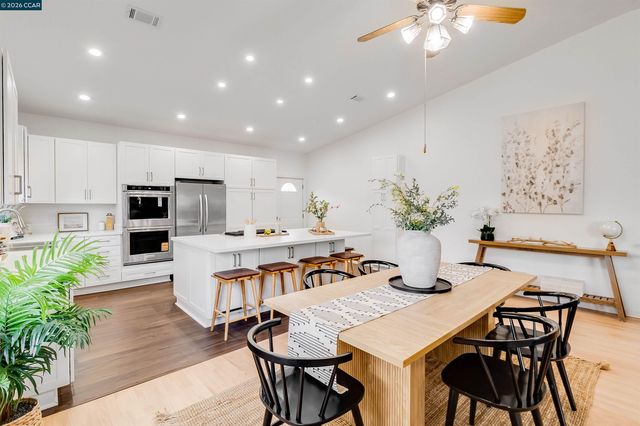 3882 Chestnut Ave, Concord, CA 94519