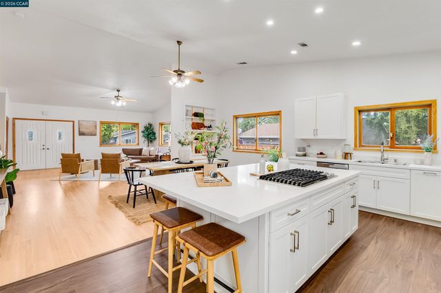 3882 Chestnut Ave, Concord, CA 94519