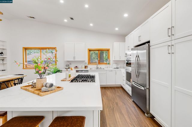 3882 Chestnut Ave, Concord, CA 94519