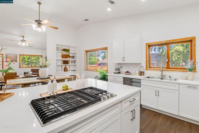 3882 Chestnut Ave, Concord, CA 94519