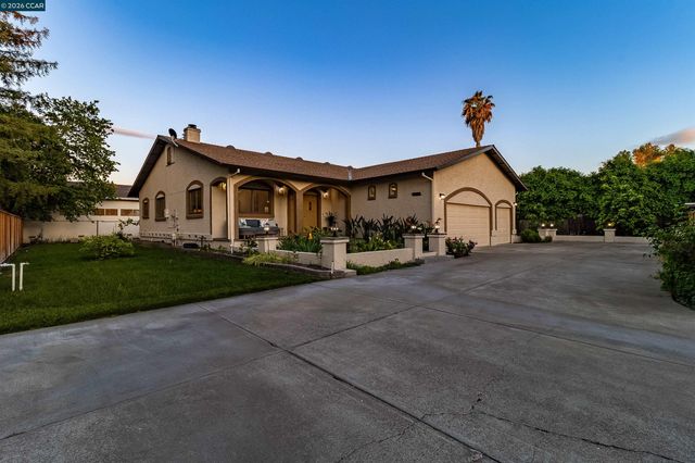 3882 Chestnut Ave, Concord, CA 94519