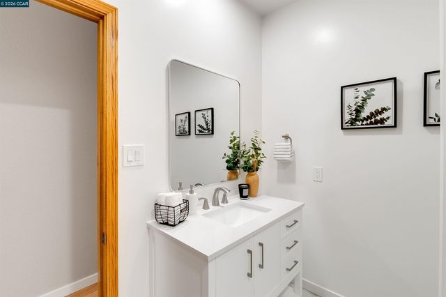 3882 Chestnut Ave, Concord, CA 94519