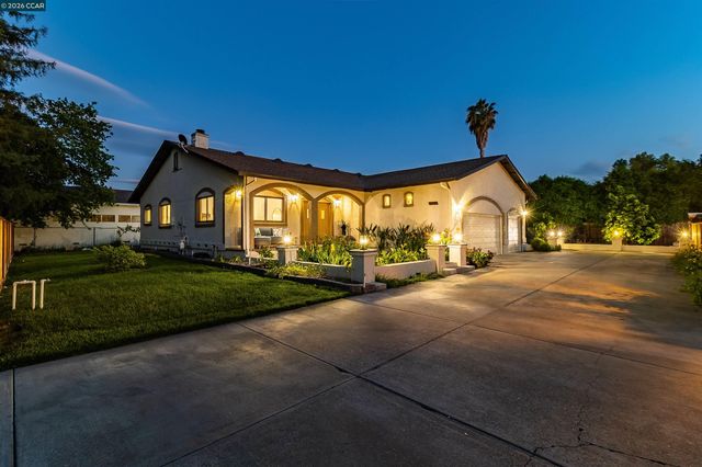 3882 Chestnut Ave, Concord, CA 94519