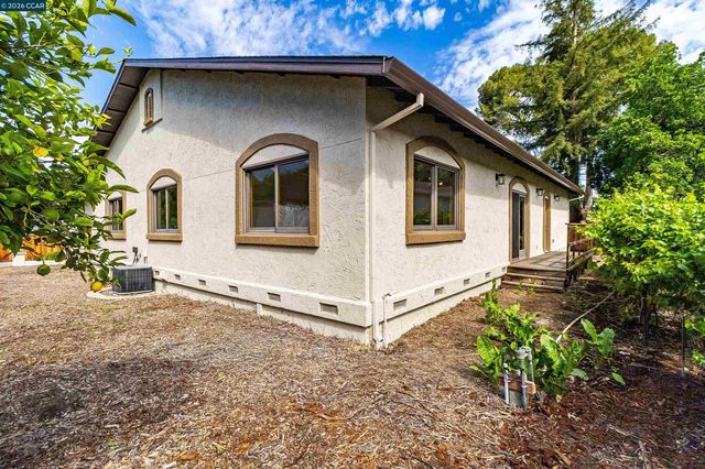 3882 Chestnut Ave, Concord, CA 94519