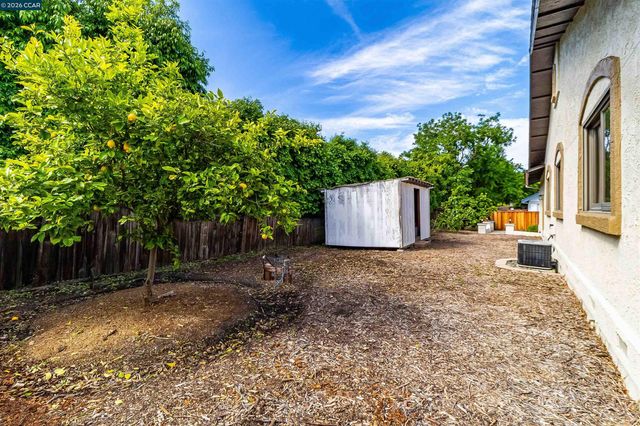 3882 Chestnut Ave, Concord, CA 94519