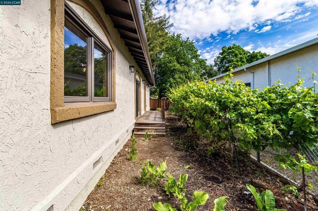 3882 Chestnut Ave, Concord, CA 94519