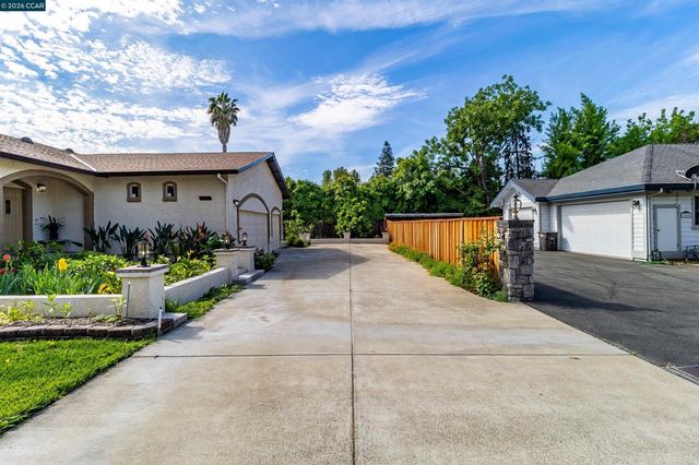 3882 Chestnut Ave, Concord, CA 94519