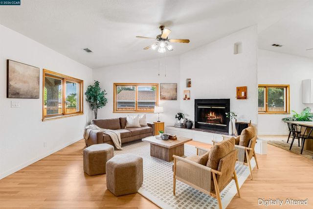 3882 Chestnut Ave, Concord, CA 94519