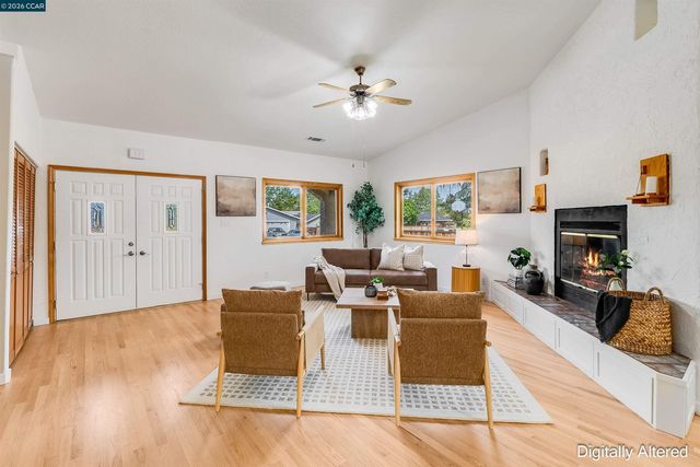 3882 Chestnut Ave, Concord, CA 94519