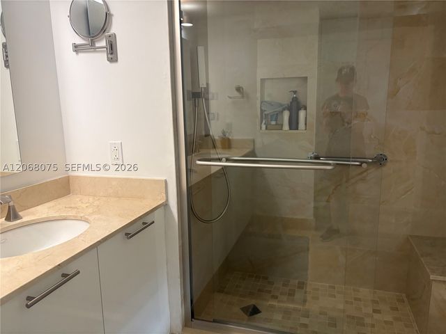 1800 N Bayshore Dr 3007, Miami, FL 33132