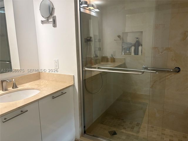 1800 N Bayshore Dr 3007, Miami, FL 33132