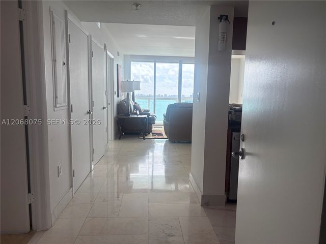 1800 N Bayshore Dr 3007, Miami, FL 33132