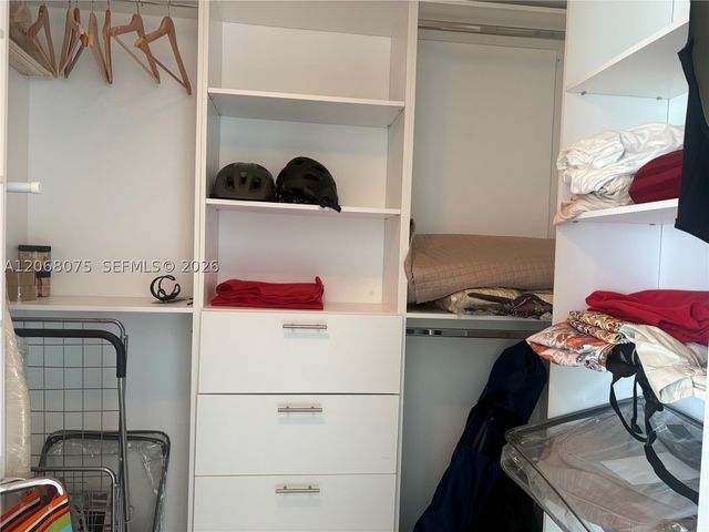1800 N Bayshore Dr 3007, Miami, FL 33132