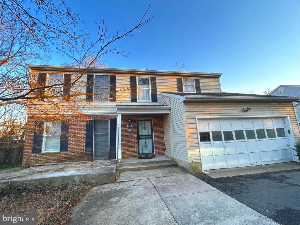 312 N OAK ST, Falls Church, VA 22046