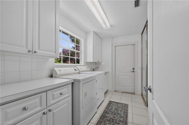 4079 Los Altos CT E, Naples, FL 34109