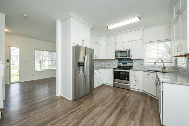 350 SE Westgate Drive, Waukee, IA 50263