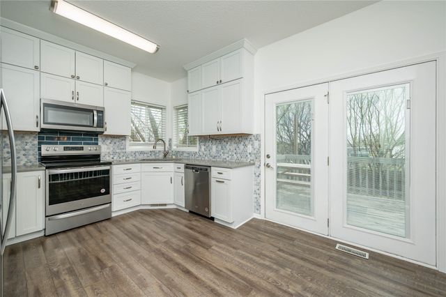 350 SE Westgate Drive, Waukee, IA 50263