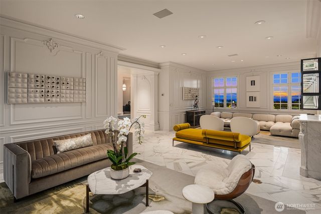 1750 92nd Avenue NE, Clyde Hill, WA 98004