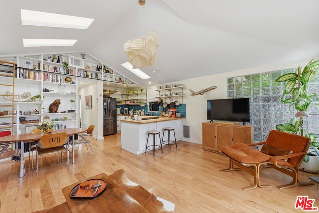 5629 Whitnall Highway, Los Angeles, CA 91601