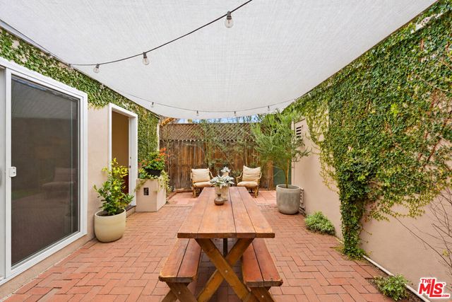 5629 Whitnall Highway, Los Angeles, CA 91601
