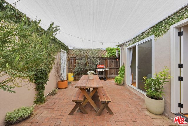 5629 Whitnall Highway, Los Angeles, CA 91601