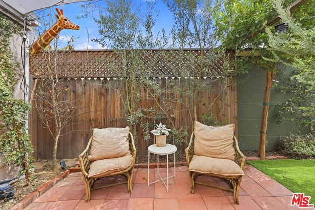 5629 Whitnall Highway, Los Angeles, CA 91601