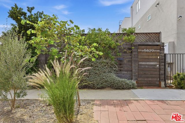 5629 Whitnall Highway, Los Angeles, CA 91601