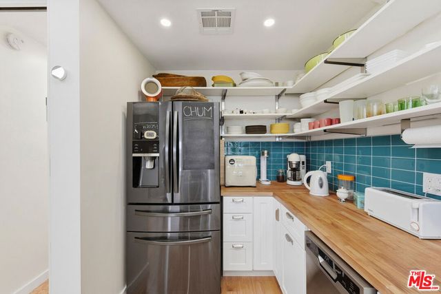 5629 Whitnall Highway, Los Angeles, CA 91601